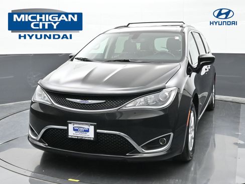 Used 2020 Chrysler Pacifica Touring-L image 1