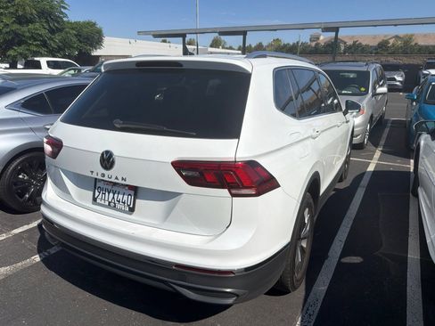 Used 2023 Volkswagen Tiguan SE FWD image 5