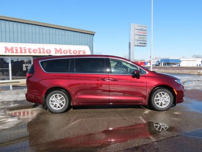 Used 2023 Chrysler Pacifica Touring-L