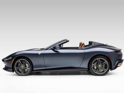 Used 2025 Ferrari Roma Spider RWD image 3