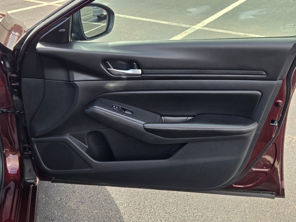 Used 2024 Nissan Altima 2.5 SV FWD image 5
