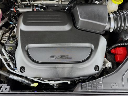 Used 2024 Chrysler Pacifica Touring-L FWD image 37
