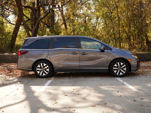 Certified 2025 Honda Odyssey EX-L image 10