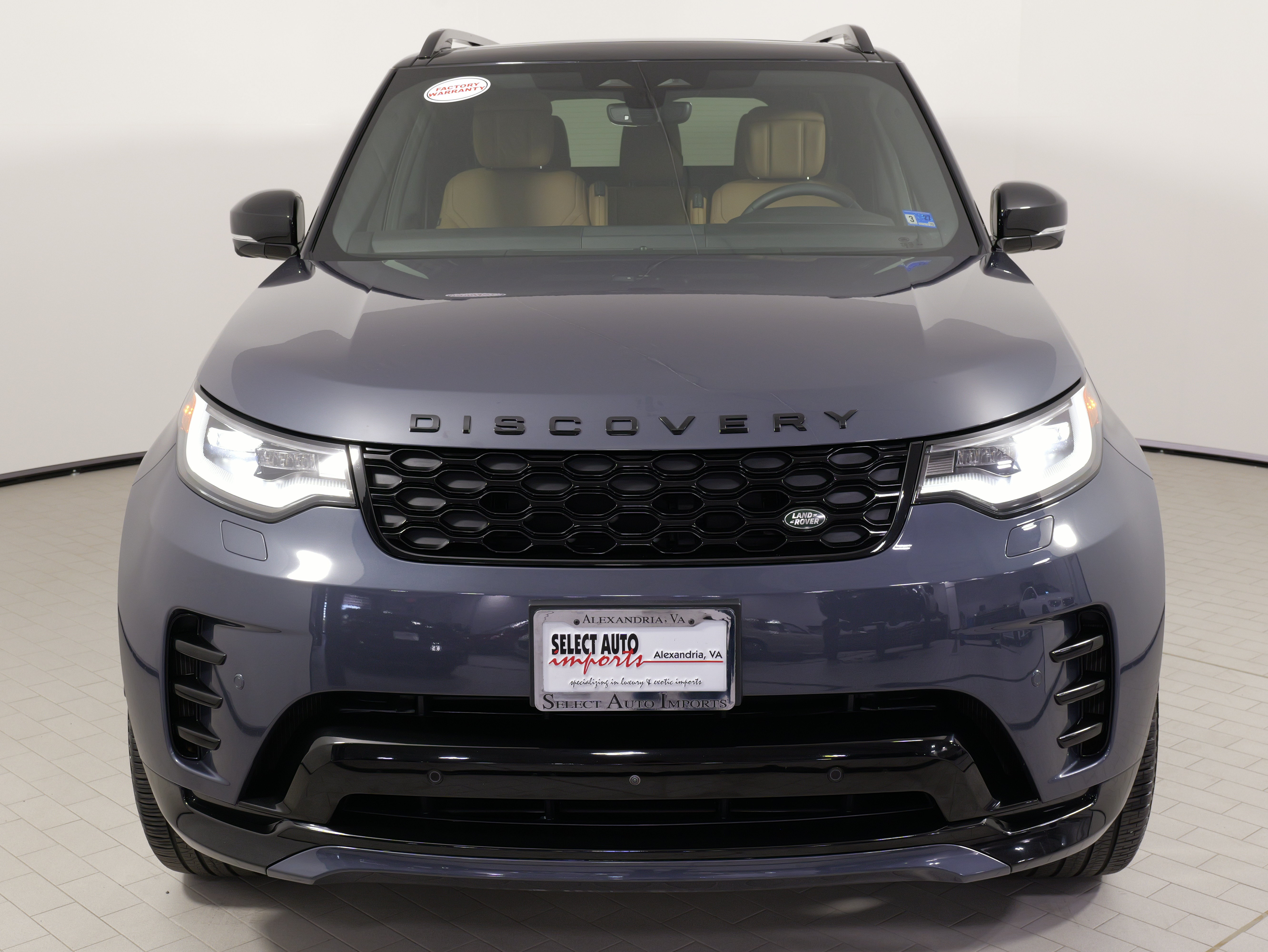 Used 2024 Land Rover Discovery Dynamic SE AWD/4WD image 5