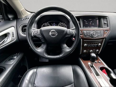 Used 2017 Nissan Pathfinder Platinum image 8