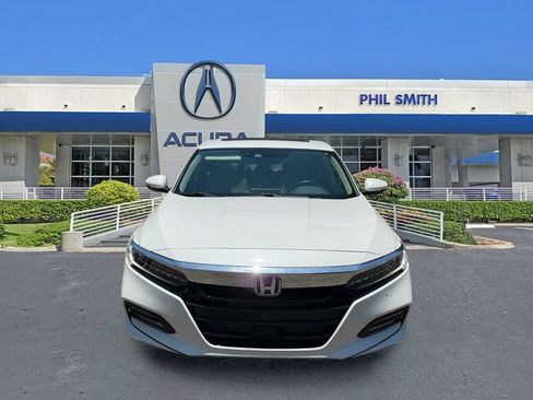 Used 2018 Honda Accord Touring image 2
