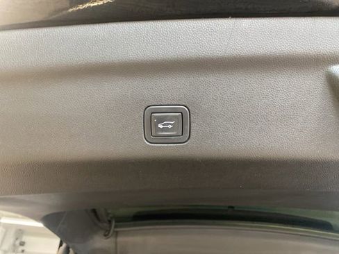 Used 2021 Chevrolet Suburban High Country image 11