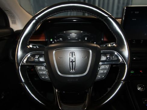 Used 2023 Lincoln Nautilus Reserve image 13