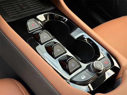 New 2025 VinFast VF 8 Plus image 27