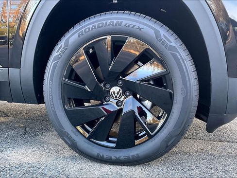 New 2026 Volkswagen Atlas Cross Sport SE image 8