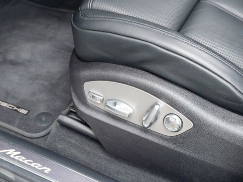 Certified 2026 Porsche Macan AWD/4WD image 28
