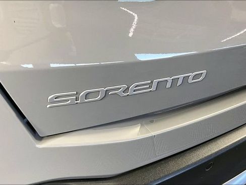 Certified 2025 Kia Sorento S w/ Panoramic Sunroof Package FWD image 23
