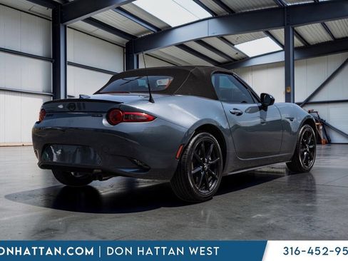 Used 2021 MAZDA MX-5 Miata Club RWD image 23