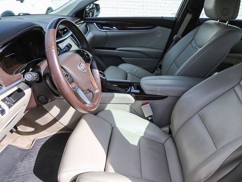 Used 2013 Cadillac XTS Luxury image 17