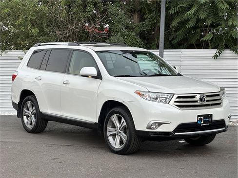 Used 2011 Toyota Highlander Limited w/ Tow Pkg AWD/4WD image 8
