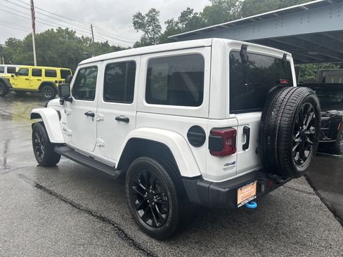 Certified 2023 Jeep Wrangler Unlimited Sahara w/ Cold Weather Group AWD/4WD image 11