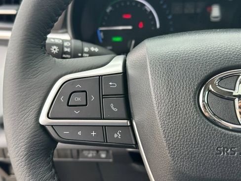 New 2026 Toyota Sienna XLE FWD image 13