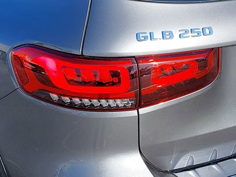 Used 2021 Mercedes-Benz GLB 250 GLB 250 image 36