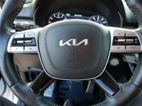 Certified 2022 Kia Telluride SX w/ SX Prestige Package image 25