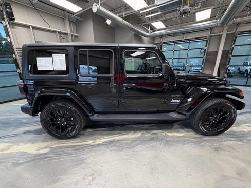 Used 2022 Jeep Wrangler Unlimited Sahara w/ Cold Weather Group AWD/4WD image 29
