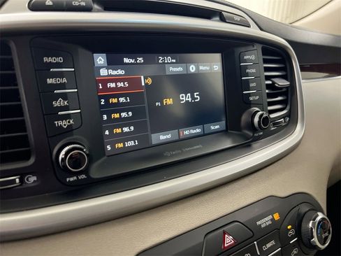 Used 2018 Kia Sorento LX image 12