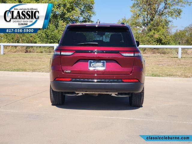 Used 2025 Jeep Grand Cherokee Altitude RWD image 9