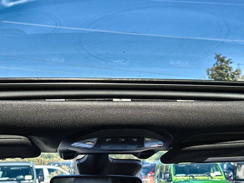 New 2026 Chrysler Pacifica Limited w/ S Appearance Package image 24