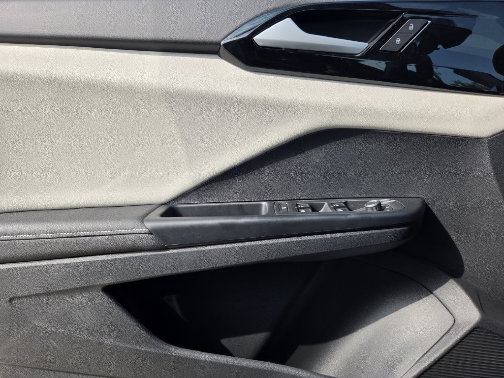 New 2027 Volkswagen Taos S FWD image 19