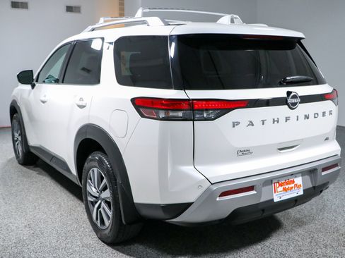 Used 2024 Nissan Pathfinder SL FWD image 9