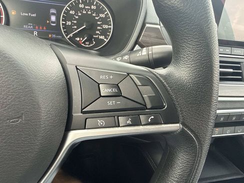 Used 2023 Nissan Altima 2.5 SV FWD image 30