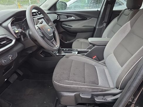 Used 2023 Chevrolet TrailBlazer LS FWD image 3