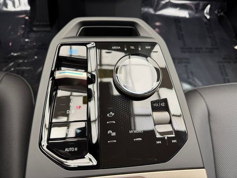 New 2026 BMW iX xDrive60 w/ Premium Package image 19