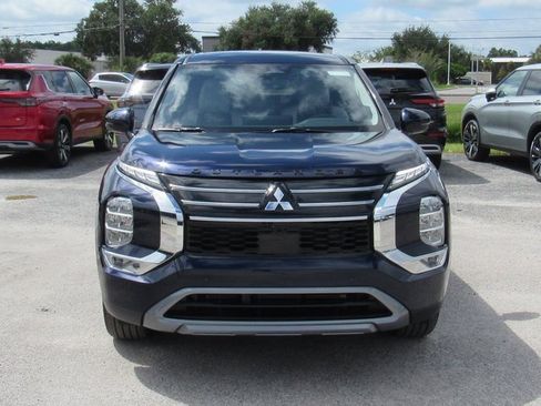 New 2025 Mitsubishi Outlander SE image 7