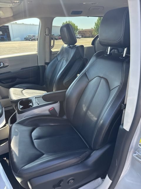 Used 2023 Chrysler Pacifica Touring-L FWD image 10