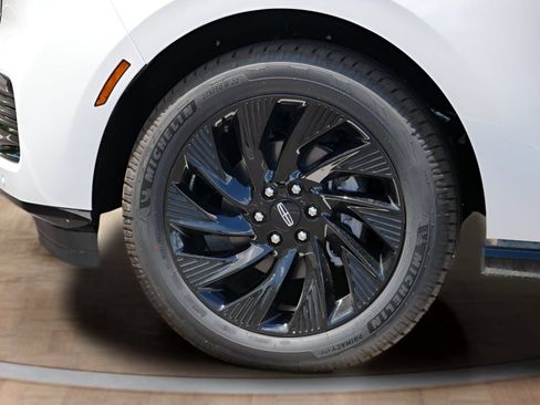 Used 2026 Lincoln Navigator Reserve w/ Jet Appearance Package AWD/4WD image 9