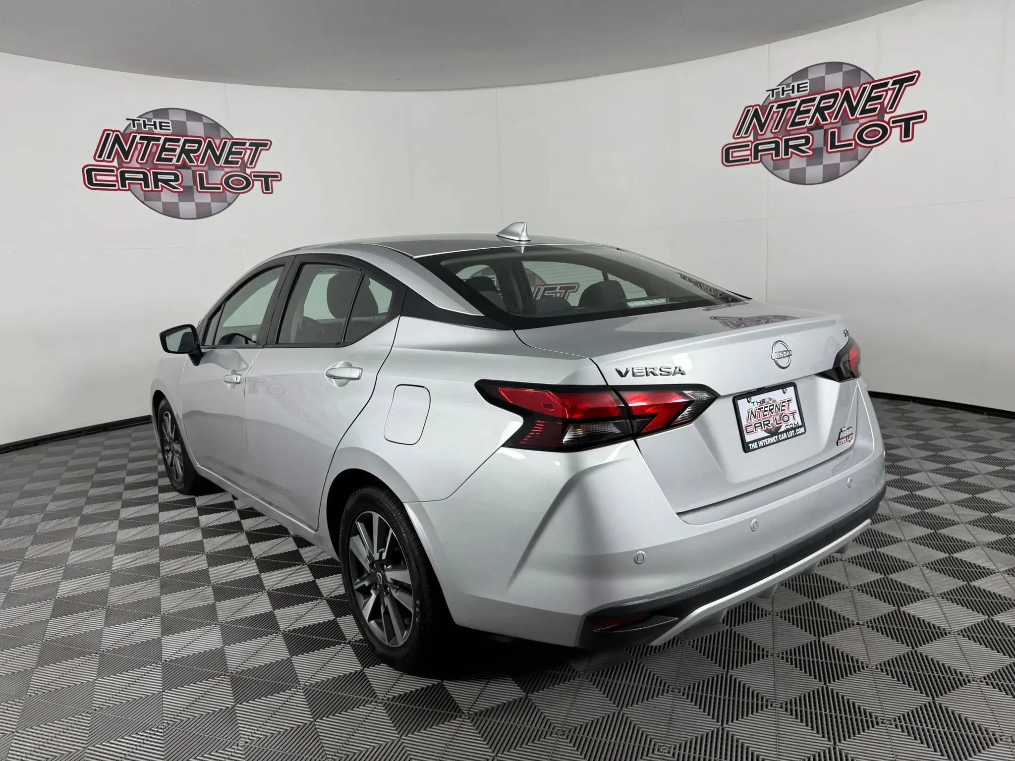 Used 2024 Nissan Versa SV FWD image 5