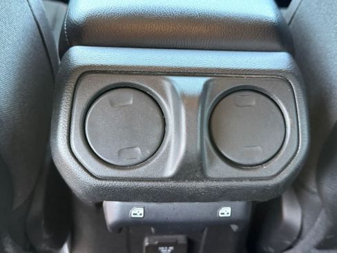 Used 2024 Jeep Wrangler Unlimited Rubicon AWD/4WD image 9