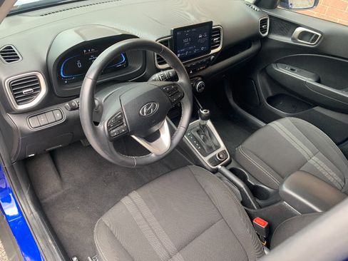 Used 2025 Hyundai Venue SEL FWD image 12