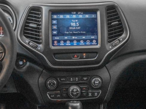 Used 2022 Jeep Cherokee Trailhawk image 14