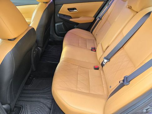 Used 2021 Nissan Sentra SV w/ SV Premium Package image 7