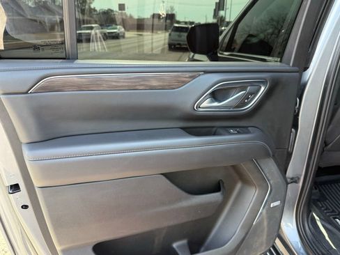 Used 2022 Chevrolet Suburban LT RWD image 30