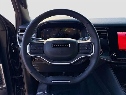 Used 2024 Jeep Wagoneer L Series II image 11