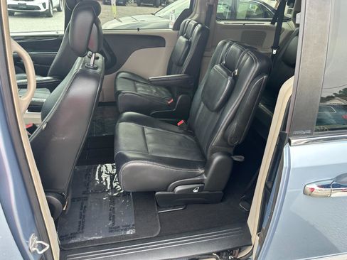 Used 2013 Chrysler Town & Country Touring-L w/ Entertainment Group #2 image 19