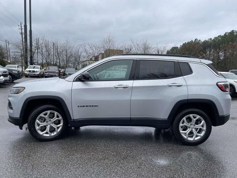 Used 2024 Jeep Compass Latitude image 6