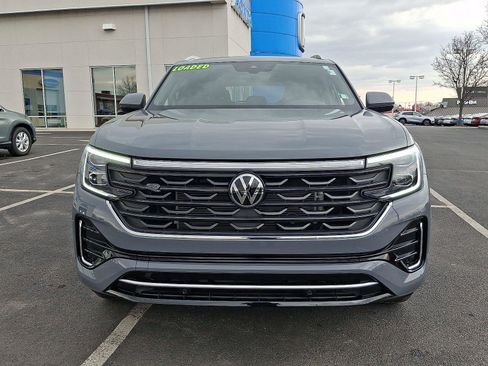 Used 2024 Volkswagen Atlas Cross Sport SEL R-Line image 2