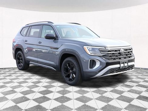 New 2025 Volkswagen Atlas Peak Edition SE image 10