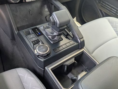 Used 2025 Toyota Tacoma SR5 AWD/4WD image 16