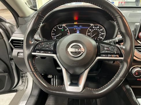 Used 2023 Nissan Altima 2.5 SR image 14