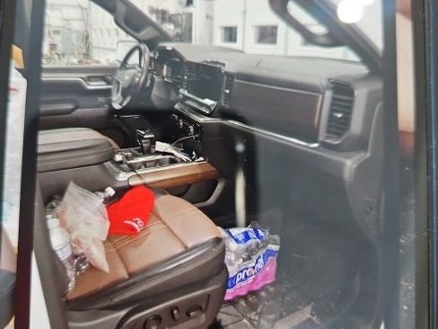 Used 2023 Chevrolet Silverado 1500 High Country w/ Technology Package image 3