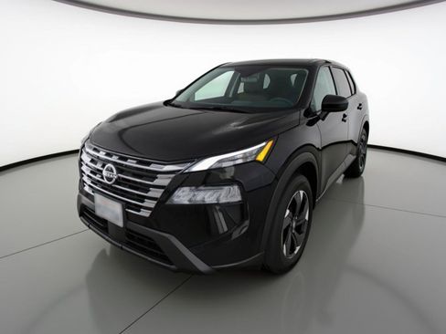 Used 2025 Nissan Rogue SV image 3